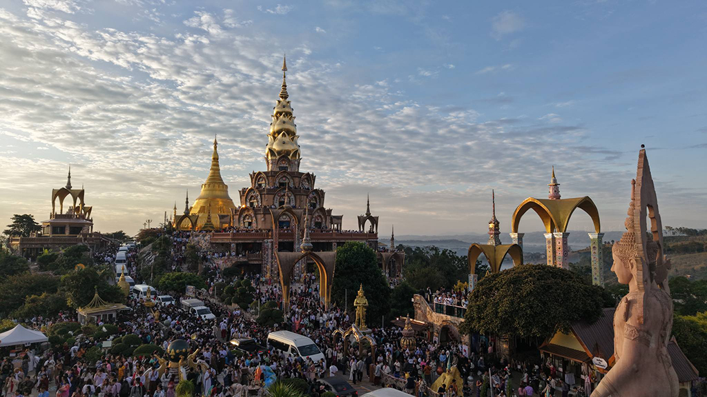 วัดพระธาตุผาซ่อนแก้ว